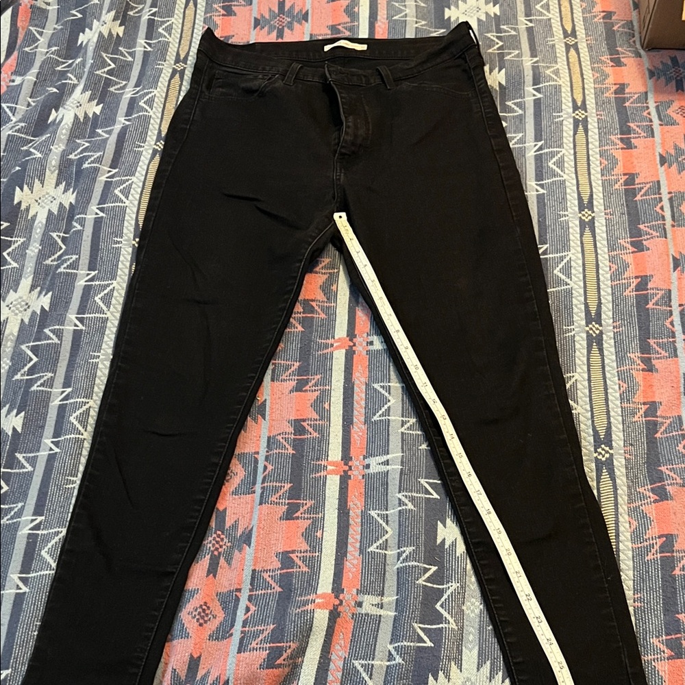 Levi Black Skinny Jeans size 32